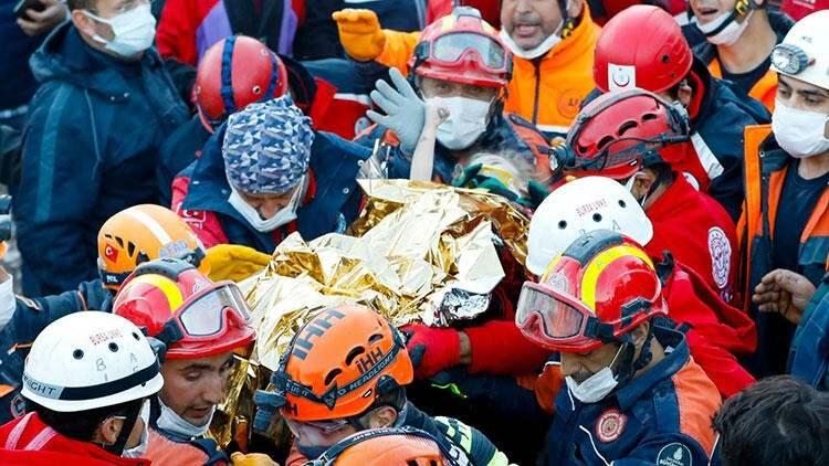 <p><span style="color:#800080"><strong>&ldquo;Elif, &ccedil;ıkarılmadan &ouml;nce enkaz &uuml;zerinde pozisyonumu almıştım. &Ccedil;ıkarıldığında &ouml;nce y&uuml;z&uuml;ne odaklanmıştım, sonra Elif&rsquo;in itfaiyeci abimizin parmağını sıkı sıkı tuttuğunu g&ouml;r&uuml;nce o fotoğraf karesini &ccedil;ektim.</strong></span></p>
