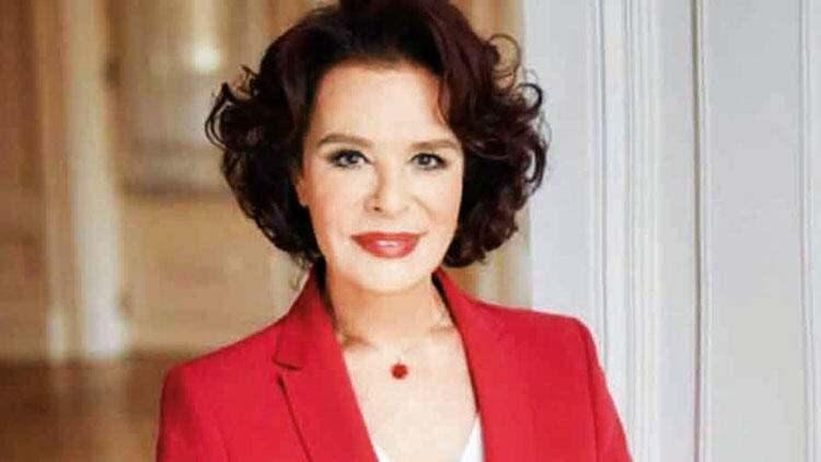 <p><strong>PAMUK ELLERİNİ &Ouml;PERİM&nbsp;</strong></p>

<p><strong>H&uuml;lya Ko&ccedil;yiğit: Hayata sımsıkı tutunan Elif, mucizenin adı olan Elif... Bug&uuml;n sen bizim y&uuml;z&uuml;m&uuml;z&uuml; g&uuml;ld&uuml;rd&uuml;n. Dilerim bundan sonra hayat da g&uuml;zellikleriyle senin y&uuml;z&uuml;n&uuml; g&uuml;ld&uuml;r&uuml;r.</strong></p>
