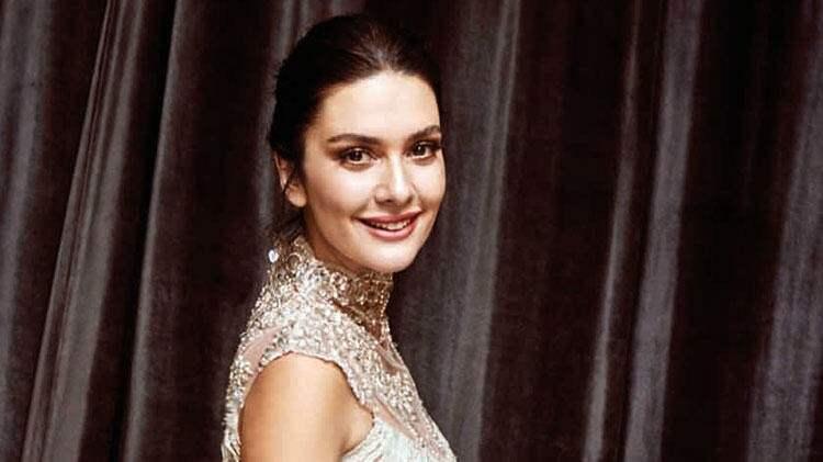 <p><strong><span style="color:#800080">Berg&uuml;zar Korel: Senin o yaşama sımsıkı tutunan pamuk ellerini &ouml;perim yavrum. Ve onun elini sımsıkı tutan kahramanlarımız. Size ne kadar dua etsek az.</span></strong></p>
