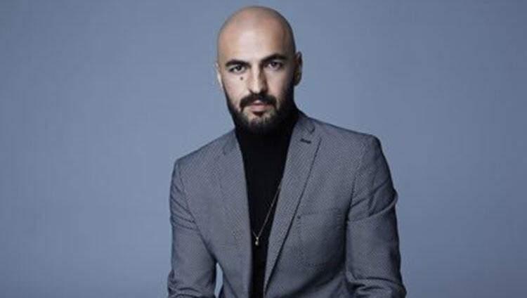 <p><span style="color:#800080"><strong>Soner Sarıkabadayı: Hoş geldin Elif. K&uuml;&ccedil;&uuml;c&uuml;k ellerin var ama &ccedil;ok g&uuml;&ccedil;l&uuml;s&uuml;n Elif.</strong></span></p>
