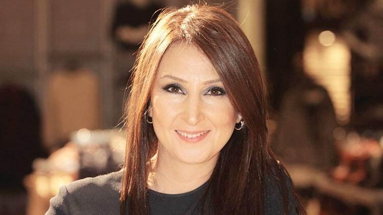 <p><span style="color:#800080"><strong>Koton Y&ouml;netim Kurulu Başkan Vekili G&uuml;lden Yılmaz: Umudun eli, yaşamın değeri. Bir davet. Daha sorumlu, daha bilin&ccedil;li, daha bilgili, daha saygılı bir d&uuml;nyaya davet. Elif&rsquo;in elinden tutan temiz, sorumlu, adanmış el kadar iyi olmak zorundayız.</strong></span></p>
