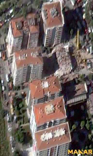 <p>Çalışma kapsamında yapılan uydu çekimlerinde, enkaz alanlarında arama kurtarma ekiplerince gerçekleştirilen hummalı çalışmalar ve hareketlilik de dikkati çekti.</p>
<p> </p>