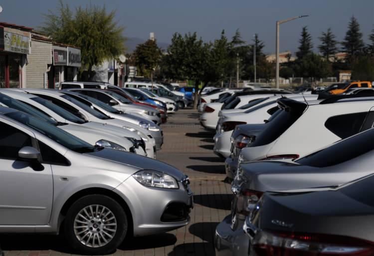 <p><span style="color:rgb(255, 140, 0)"><strong>YÜKSEK KÂR ETTİLER</strong></span></p>

<p>Cebinde parası olan, döviz, altın yerine otomobile yatırım yapmaya başladı. Bu durum birçok insanı ikinci el ticaretine yöneltti. Ek iş olarak oto al-sat yapmaya başlayanlar oldu. </p>
