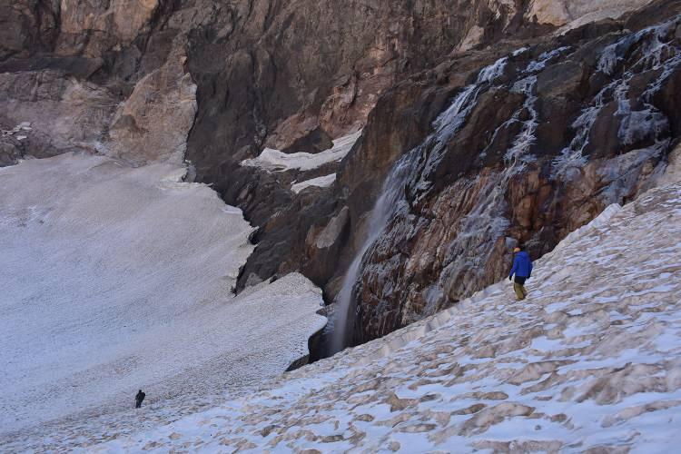 <p>- "Hakkari'nin güzelliklerini tanıtmaya devam edeceğiz"</p>
<p>Doğaseverlerden Esat Kılıç da Cilo Dağları ve Sat Buzul Gölleri'nin milli park ilan edilmesinin, kentte sevinçle karşılandığını dile getirdi. </p>
<p> </p>