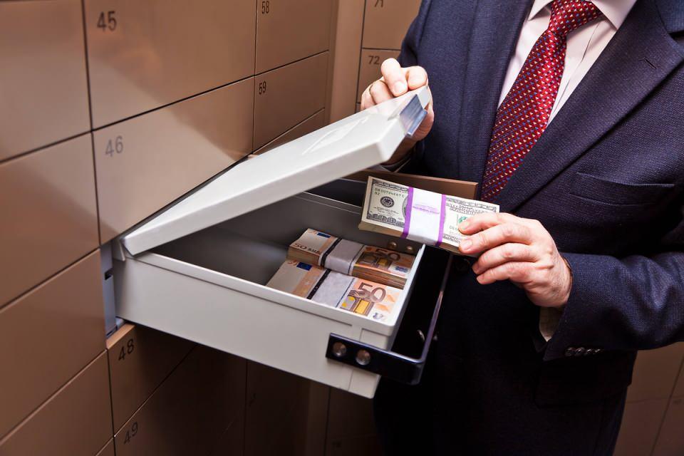 <p>Dünyanın en zengin isimleri belli oldu. FORBES, "Dünya Milyarderleri" listesini açıkladı. Listede 40 Türk yer alırken, Türklerin toplam serveti 72,4 milyar dolara yükseldi.</p>
<p>İşte dünyanın en zengin isimleri ve şirketleri...</p>