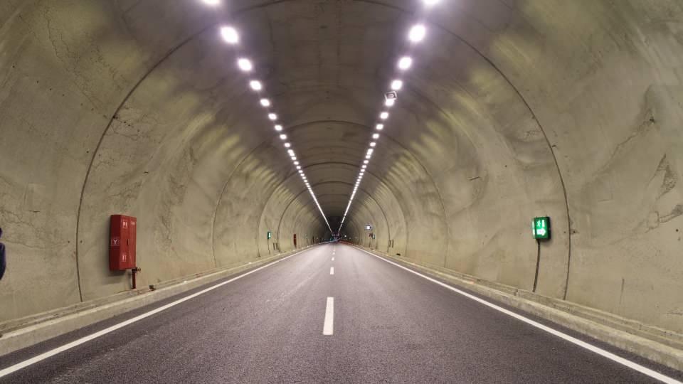 <p><strong>- Yılda 130,3 milyon lira tasarruf edilecek</strong></p>
<p>Kısalan yol ve azalan süre sayesinde yılda zamandan 75,2 milyon lira, akaryakıttan ise 55,1 milyon lira olmak üzere, yıllık toplam 130,3 milyon lira tasarruf sağlanacak.</p>
<p> </p>