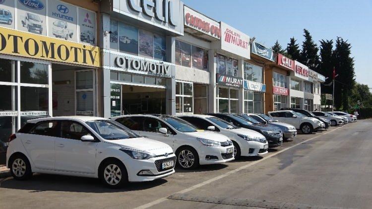 <p><span style="color:#FF8C00"><strong>5 MİLYON ADET ARAÇ SATILDI</strong></span></p>

<p>İkinci el otomobil satışlarında hareket devam ediyor. Eylülde ikinci el otomobil satışları bir önceki aya göre yüzde 10 arttı. 2019'un aynı dönemine göre artış yüzde 23 oldu. </p>
