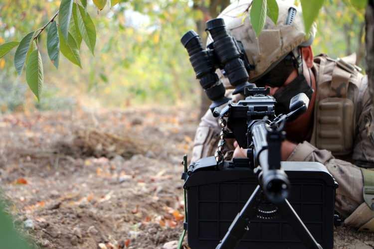 <p>Tokat Jandarma Özel Harekat Tabur Komutanlığı ekiplerinden oluşan, teröristlerin korkulu rüyası ‘Boralar’ın yayla evinde saklanan iki teröristi etkisiz hale getirdiği tatbikat, gerçeğini aratmadı.</p>
<p> </p>
