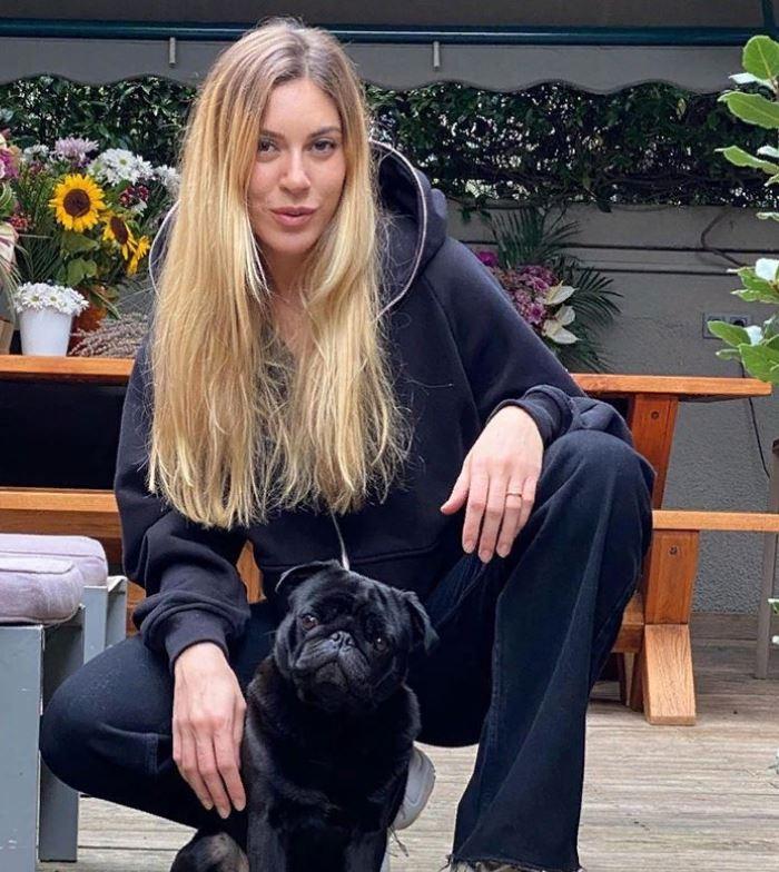 <p><strong>LALİN'Lİ İLK PAYLAŞIM</strong></p>

<p>Yeni anne olan Sinem Kobal, doğum sonrası sosyal medyadaki ilk paylaşımını yaptı. Köpeği ile poz veren Kobal, takipçilerinin beğenisini kazandı.</p>

<p><strong>İşte o paylaşım:</strong></p>
