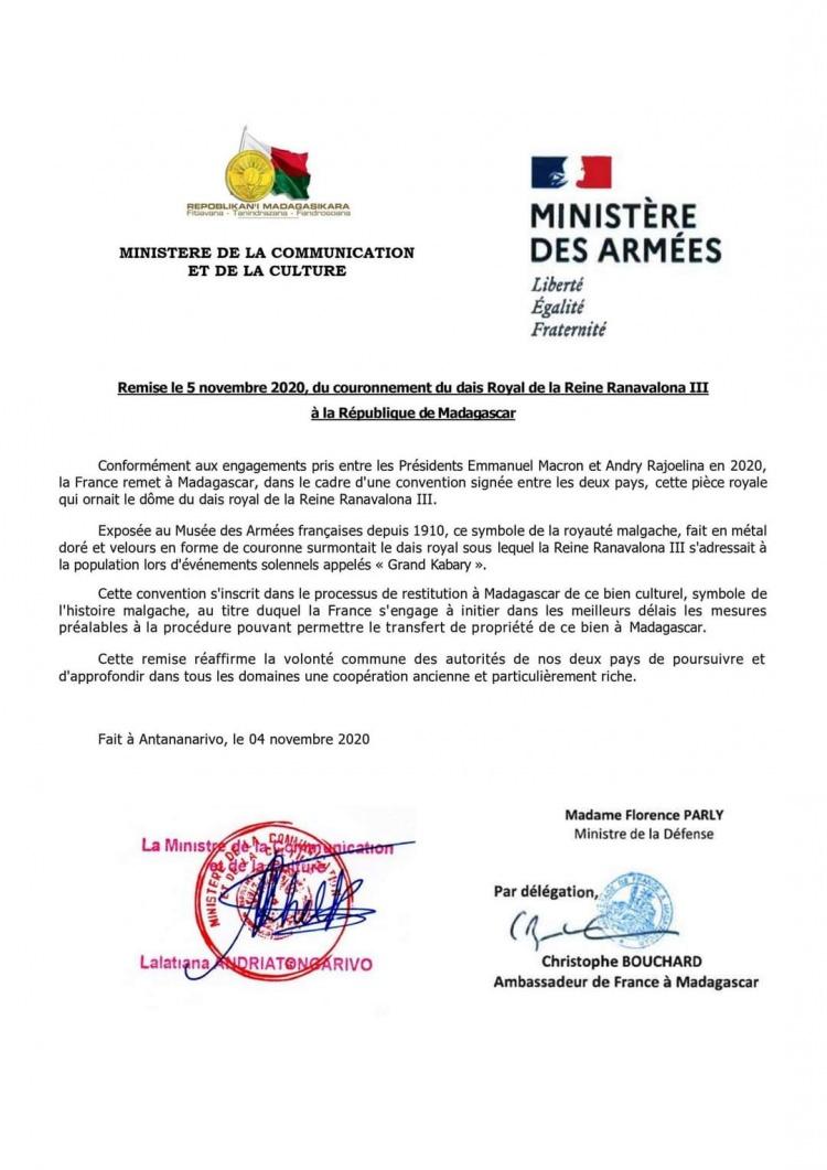 <p>Madagaskar Cumhurbaşkanı Andry Rajoelina, Fransız mevkidaşı Emmanuel Macron'a tacın teslim edilmesi için daha önce bir mektup yazmıştı. </p>
