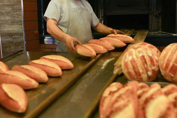 Bahaneleri bitmiyor! Ekmeğe kafalarına g&ouml;re zam yaptılar
