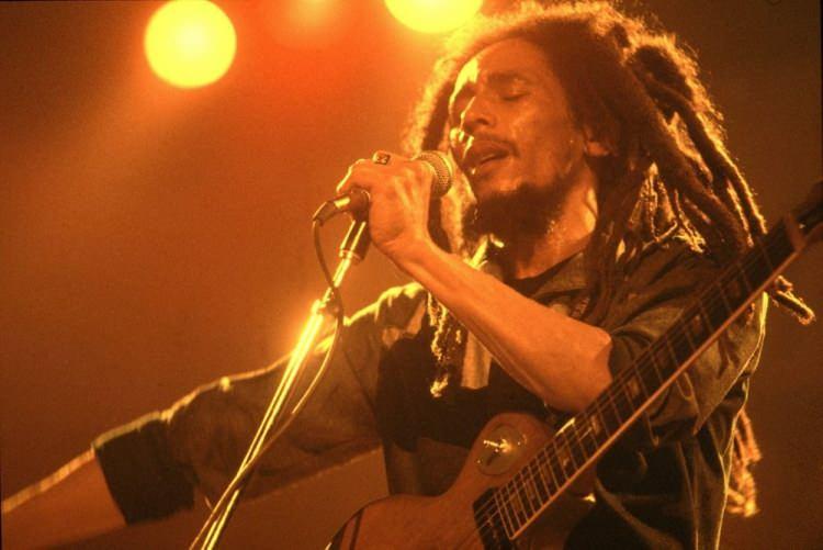 <p><strong>8. Bob Marley</strong></p>
<p>Kazancı: 14 milyon</p>
<p>Ölümü: 11 Mayıs 1981 (36 yaşındaydı)</p>