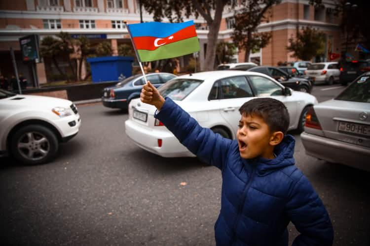 <p>Cabbar Karyağdıoğlu, Kurban Pirimov, Bülbül, Seyit Şuşinski, Han Şuşinksi, Üzeyir Hacıbeyov, Reşit Behbudov, Niyazi, Fikret Emirov gibi ünlü Azerbaycanlı müzisyenlerin vatanı Şuşa, Hurşudbanu Natavan, Kasım Bey Zakir, Süleyman Sani Ahundov, Abdurrahim Hakverdiyev, Necef Bey Vezirov gibi ünlü yazar ve düşünürlerin doğup büyüdüğü bir kent. </p>

<p> </p>

<p> </p>
