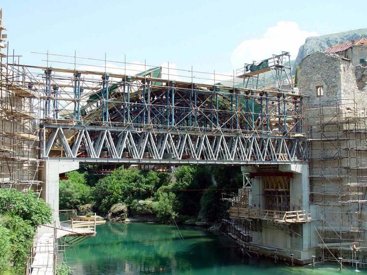 <p>Hersek bölgesindeki Mostar şehrine adını veren Eski Köprü'nün yıkıldığı 9 Kasım 1993, Mostarlıların hafızalarında kara bir gün olarak yer alıyor.</p>

<p> </p>
