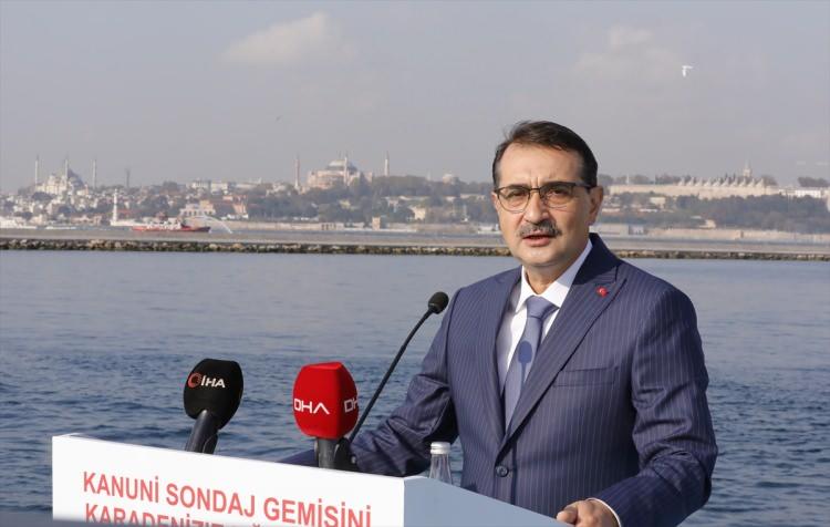 <p>Yavuz, Selçuklu-1 kuyusundaki sondajını 6 bin metrede tamamladı. Bölgede yaptığımız çalışmalardan ümit verici sonuçlar aldık. İnşallah bu bölgenin yakınlarında yeni sondajlarımız olacak. Yavuz'un şu anda, Taşucu Limanı'nda Akdeniz'deki bir sonraki sondajı için kuyu öncesi bakım çalışmaları devam ediyor." bilgisini paylaştı. </p>
