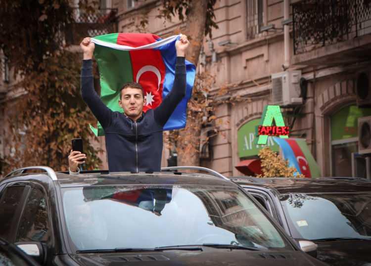 <p>Azerbaycan ordusunun topraklarını kurtarmak için başlattığı operasyonda Şuşa şehrinde de kontrolü sağlamasıyla 28 yıl önce o kentten çıkmak zorunda kalan Şuşalıların ve Azerbaycanlıların büyük özlemi sona erdi.</p>

<p> </p>
