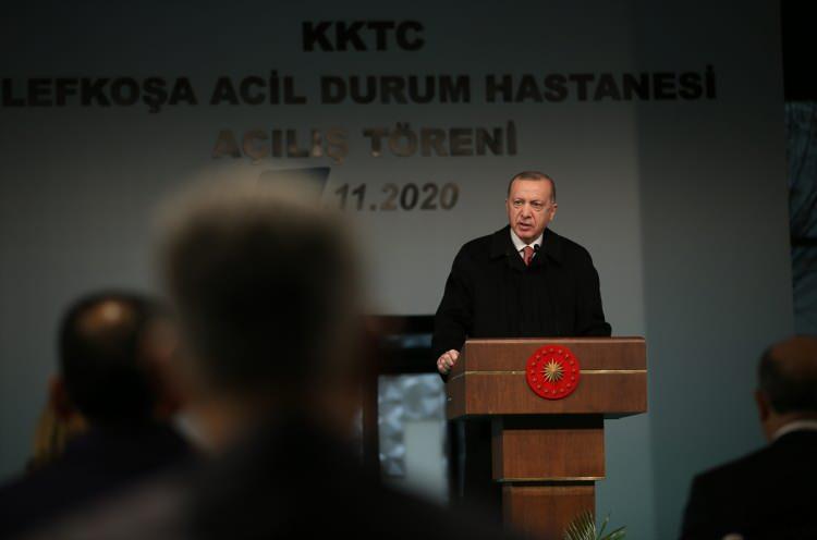 <p>Cumhurbaşkanı Erdoğan, Lefkoşa Acil Durum Hastanesine ilişkin, "KKTC ile dayanışmanın en önemli nişanesi bu acil durum hastanesidir." dedi.</p>
