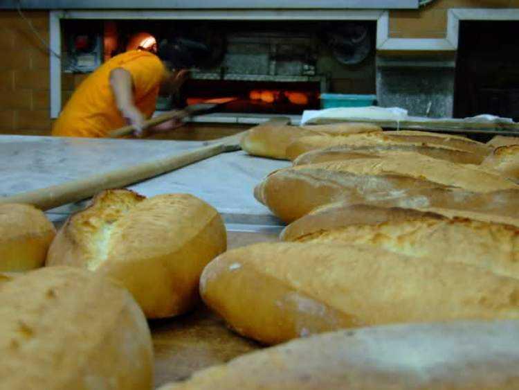 Bahaneleri bitmiyor! Ekmeğe kafalarına g&ouml;re zam yaptılar