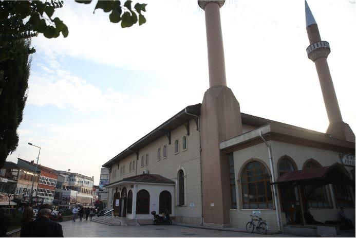 <p>Depremde b&uuml;y&uuml;k bir b&ouml;l&uuml;m&uuml; yıkılan Merkez B&uuml;y&uuml;k Caminin şimdiki hali</p>
