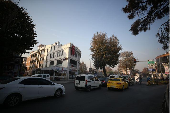 <p>Depremde b&uuml;y&uuml;k yıkımın yaşandığı Kuyumcuzade Bulvarının şimdiki hali</p>
