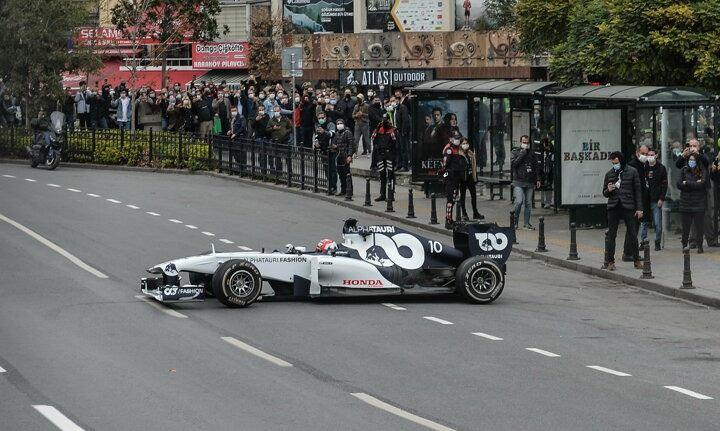 <p>Formula 1 araçları İstanbul sokaklarında</p>
