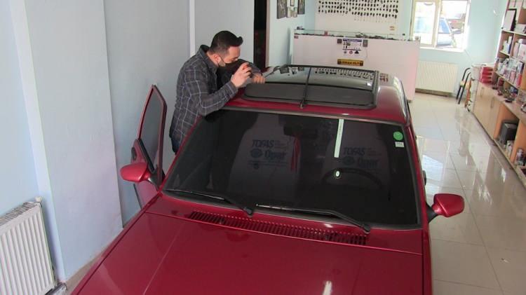 <p>Kahramanmaraş'ta bir esnaf, 7 bin liraya satın aldığı hurda aracı açılır tavan, yol bilgisayarı gibi son model araçların özellikleriyle donatarak 70 bin liraya sattı.</p>

<p> </p>
