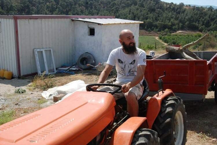 <p>Yaklaşık 5 yıl önce Kazdağları'nın eteklerinde bulunan Çanakkale'nin Bayramiç ilçesi Mollahasanlar köyünden ev ve 40 dönüm arazi alan çift, çocuklarıyla burada yaşamaya başladı.</p>