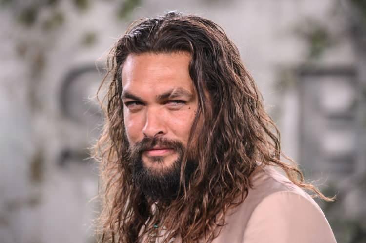 <p>Aquaman filmi sonrası yeniden yıldızı parlayan oyuncu maddi durumunu düzelttiğini ve yaşadığı sıkıntıların kendisine verdiği dersten ötürü para harcarken çok dikkatli olduğunu söyledi. </p>