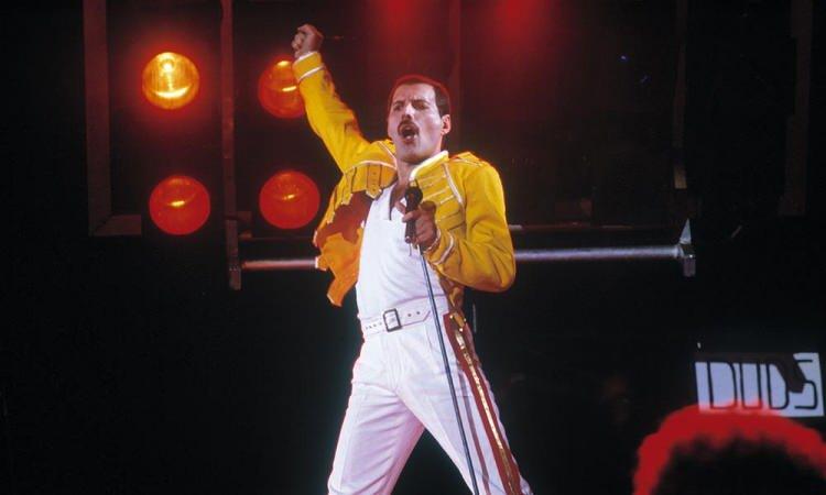 <p><strong>11. Freddie Mercury</strong></p>

<p>Kazancı: 9 milyon dolar</p>

<p>Ölümü: 24 Kasım 1991 (45 yaşındaydı)</p>
