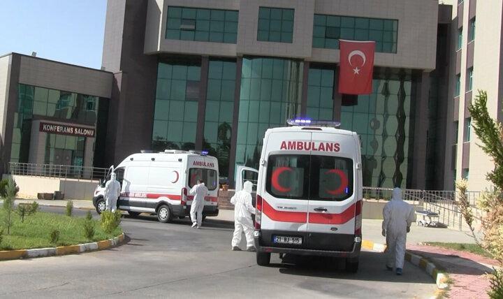 <p>"Merakla ve heyecanla beklediğimiz aşılar, artık birebir gündemimize girdi. Ülkemizde de Diyarbakır'da da Dicle Üniversitesi olarak Çin aşısı olarak bilinen Sinovac firmasının CoronaVac aşısını bizler de sağlık gönüllüleri üzerinde faz 3 çalışmasında denemeye başladık. </p>
