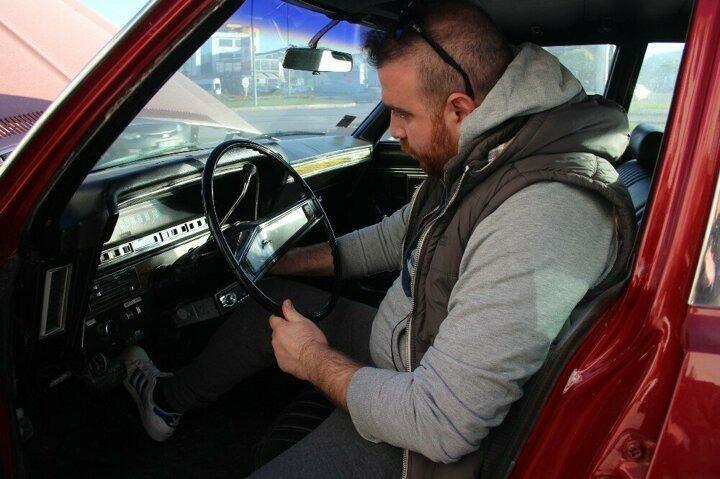 <p>Bugüne kadar araba, 300 ile 350 bin TL arasında fiyatlar gördü. Bizim aklımızdaki fiyat ise 400 bin TL ve bu fiyat gelirse büyük ihtimalle satabiliriz. Arabaya taleplerin çoğu, batıdan geliyor. Özellikle Ege bölgesinde İzmir, Balıkesir ya da Marmara bölgesinden İstanbul’dan arsa takası, villa ve yatırımlık yerler çok geliyor” diye konuştu.</p>
