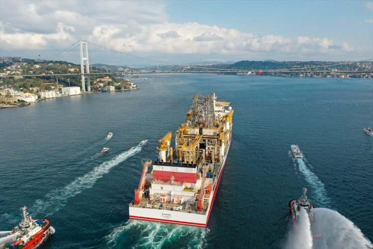 <p>Enerji ve Tabii Kaynaklar Bakanı Fatih Dönmez, Türkiye'nin üçüncü sondaj gemisi Kanuni'nin bugün Karadeniz'e doğru yola çıktığını ve Filyos Limanı'ndaki bakım çalışmalarının ardından Sakarya Gaz Sahası'ndaki görevine başlayacağını bildirdi. </p>

<p> </p>
