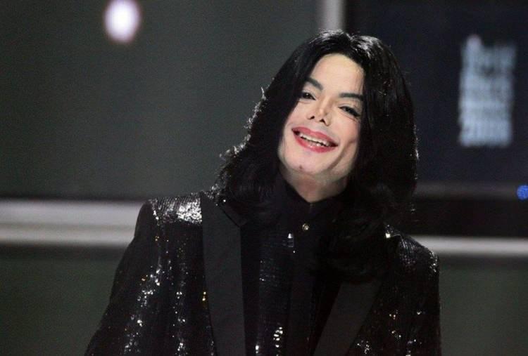 <p><strong>1. Michael Jackson</strong></p>
<p>Kazancı: 48 milyon dolar</p>
<p>Ölümü: 25 Haziran 2009 (50 yaşındaydı)</p>