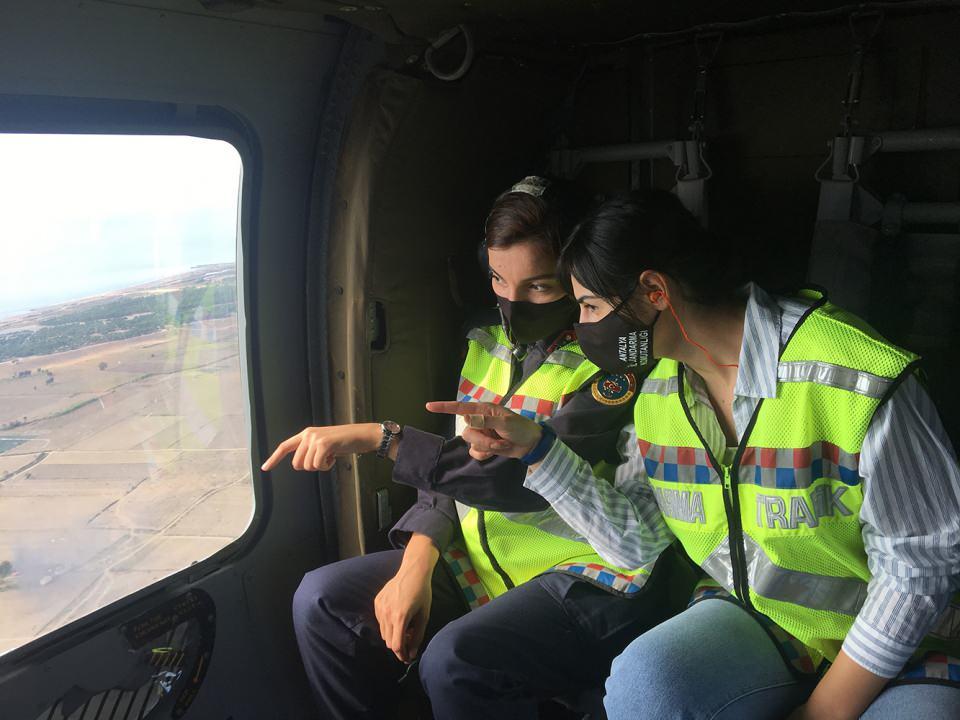 <p>İl Jandarma Komutanlığına bağlı 100 kişilik ekip, emniyet kemeri kullanımının yaygınlaştırılması, seyir halindeyken cep telefonu kullanımının azaltılması ve aşırı hızın neden olduğu trafik kazalarının azaltılmasına y&ouml;nelik uygulanan proje kapsamında havadan ve karadan trafik denetimi yapıyor.&nbsp;</p>

<p>&nbsp;</p>
