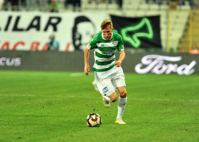 <p>Burak Kapacak - Bursaspor</p>
<p>21 yaşındaki kanat oyuncusu şimdiden bir çok takımı peşine takmış durumda. Bu sezon 9 maçta 4 gol ve 3 asistlik performans sergiledi. </p>