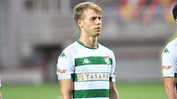 <p>İsmail Çokçalış - Bursaspor</p>
<p>20 yaşındaki oyuncu sağ bek. Bu sezon yükselen bir performansa sahip. Takımıyla TFF 1. Lig'de 9 maçta forma giyip 1 gol atma başarısı gösterdi.</p>