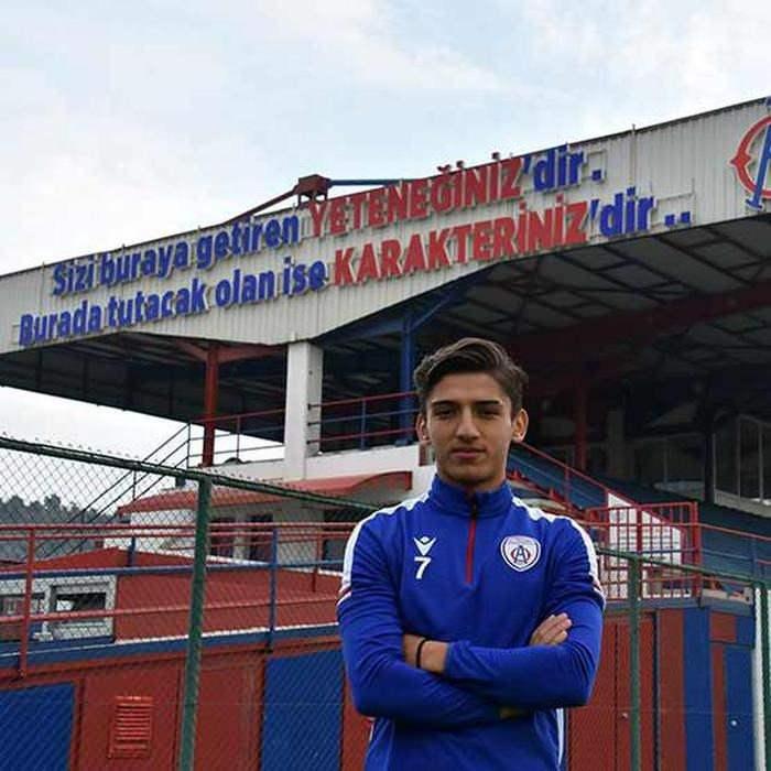 <p>Muzaffer Kocaer - Altınordu</p>

<p>19 yaşındaki orta saha oyuncusu Altınordu'nun bir başka gelecek beklediği isimlerden. Bu sezon 9 maçta forma giydi ve 3 asistlik performans sergiledi.</p>
