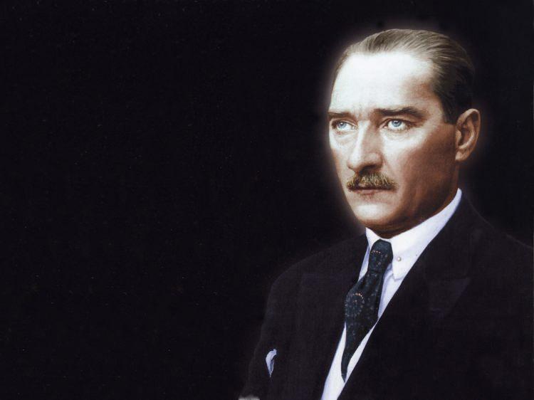<p><span style="color:#800080"><strong>Bugün Gazi Mustafa Kemal Atatürk'ün 82. ölüm yıldönümü. Sosyal medyada 10 Kasım ile ilgili paylaşımlarda bulunuluyor ve Atatürk rahmetle yad ediliyor. Bu paylaşımları yapanlar arasında ünlü isimler de bulunuyor. İşte işte ünlü isimlerden 10 Kasım paylaşımları!</strong></span></p>
