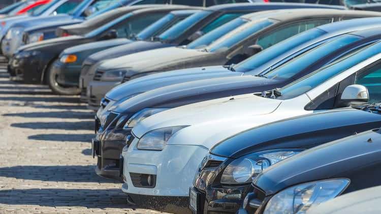 İkinci el oto pazarında fiyatlar yine yükseldi