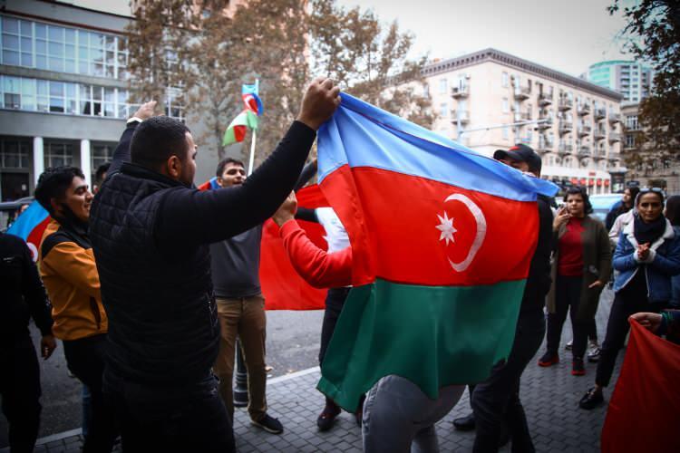 <p>Ermeniler, 1991'de başlattıkları saldırılarla önce Hankendi şehrini işgal etti. Ardından 26 Şubat 1992'de Hocalı kasabası Ermenistan ordusunun eline geçti. </p>
