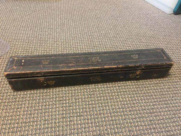 <p>Ailesinin yıllardır sakladığı kutuyu a&ccedil;ınca, şaşkınlığını gizleyemedi.</p>
