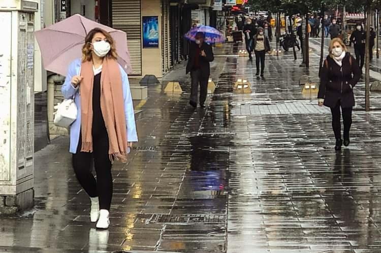 <p>Herkes kendini korusun. Kalabalığa girmese kimse kalabalık oluşmaz. Herkesin uyması lazım. Uysaydık bug&uuml;n bu halde olmazdık" dedi.&nbsp;</p>
