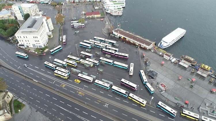 <p>Koronavir&uuml;s salgınını durdurmak i&ccedil;in alınan yeni tedbirlerden biri olan sokağa &ccedil;ıkma kısıtlaması t&uuml;m illerde d&uuml;n akşam saat 20.00'de başladı.&nbsp;</p>
