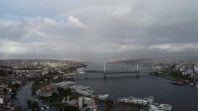 <p>Kısıtlamanın sona ermesinin hemen ardından Emin&ouml;n&uuml; meydanındaki hareketlilik havadan g&ouml;r&uuml;nt&uuml;lendi.&nbsp;</p>
