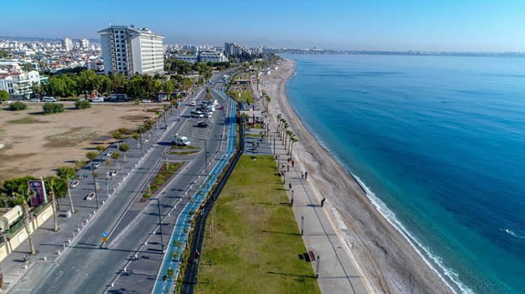 <p>Koronavir&uuml;s&uuml;n bulaşıcılığını azaltmak amacıyla T&uuml;rkiye genelinde hafta sonu 20.00-10.00 saatleri arasında uygulanan sokağa &ccedil;ıkma kısıtlamasının ilk g&uuml;n&uuml;, bu sabah saat 10.00'da sona erdi.&nbsp;</p>
