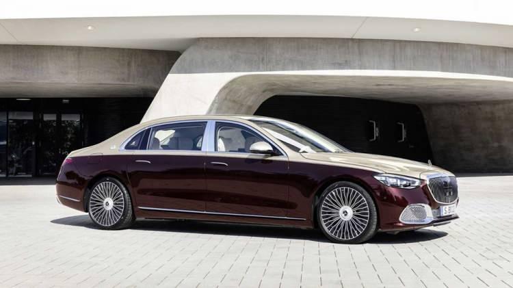 <p>4.0 litrelik çift turbolu bir V8 motor kullanılan model, EQ Boost isimli yarı hibrit bir teknolojiye de sahip. Ürettiği 503 bg gücü ve 700 Nm torku, 9 ileri vitesli otomatik şanzıman ile yönlendiriyor.</p>