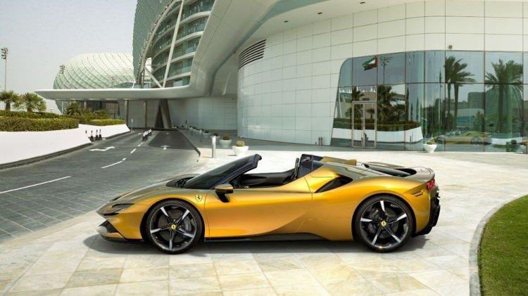 <p><strong>FERRARİ'DEN ÜSTÜ AÇILIR HİBRİT MODEL</strong></p>

<p>Ferrari tarihindeki ilk seri üretim üstü açılabilen Plug-in Hibrit araç modeli SF90 Spider kamuoyuna tanıtıldı.</p>

<p> </p>

