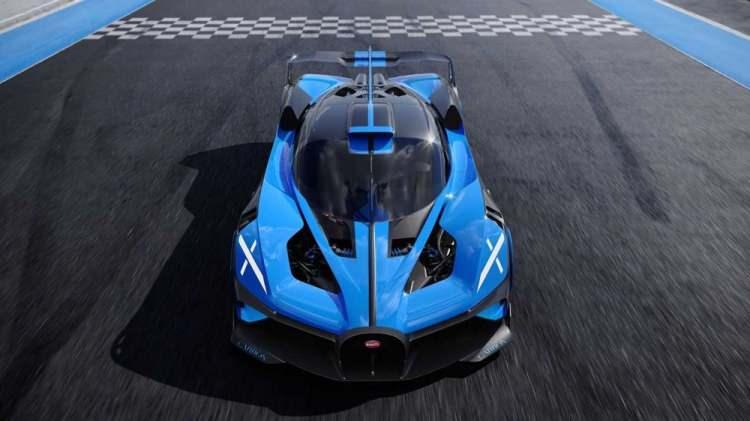 <p>8 litrelik motoruyla Centodieci ve Super Sport 300+'taki 1578 bg güce sahip olan Bolide, 100 oktanlık yarış yakıtıyla 1850 beygir güç ve 1850 Nm tork üretebiliyor.</p>