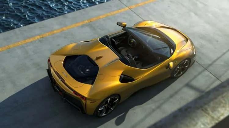 <p>İçten yanmalı motor ve elektrik motorları arasındaki sinerji, otomobilin maksimum 1000 beygir üretmesine ve sadece Ferrari yol otomobillerinin değil, aynı zamanda kategorisinin en üst seviyesine yerleşmesini sağlıyor.</p>
