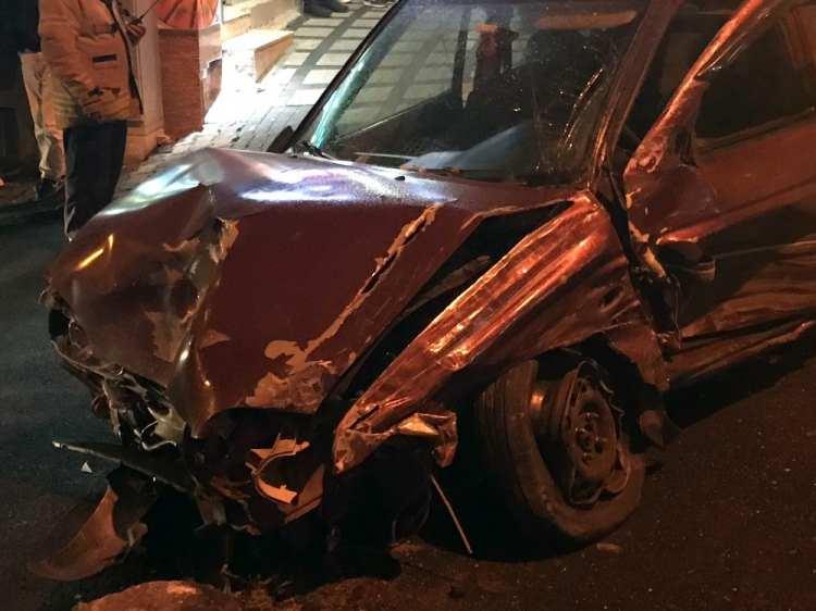 <p>Otomobilin kaldırılması ve olay yerindeki çalışmaların tamamlanmasının ardından cadde tekrar trafik akışına açıldı.</p>

